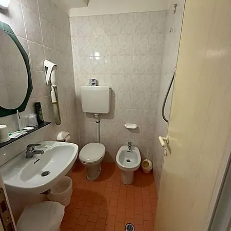 Hotel Rivamare Only And Free Coffee 3*
